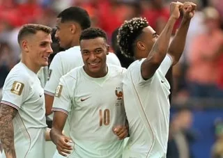 FRANCE – MAROC. « POTENTIEL OFFENSIF SANS PRÉCÉDENT » : LES BLEUS ONT ENCORE BLUFFÉ LA PRESSE MONDIALE