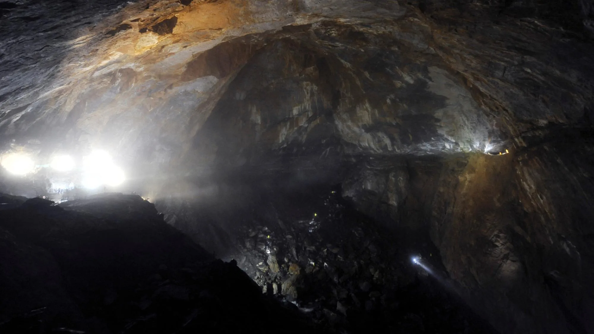 PYRÉNÉES : CE QUE L’ON SAIT DE L’OPÉRATION EN COURS POUR SAUVER UN SPÉLÉOLOGUE BLOQUÉ SOUS TERRE
