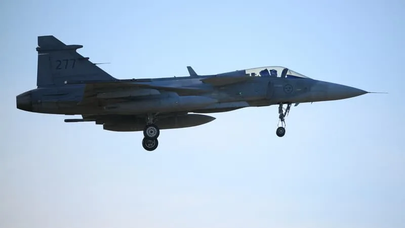 « UN COMPORTEMENT RÉCURRENT MENAÇANT À LA FOIS NOTRE INTÉGRITÉ TERRITORIALE ET NOTRE SÉCURITÉ »: LA SUÈDE INTERCEPTE DEUX CHASSEURS RUSSES PRÈS DE SON ESPACE AÉRIEN