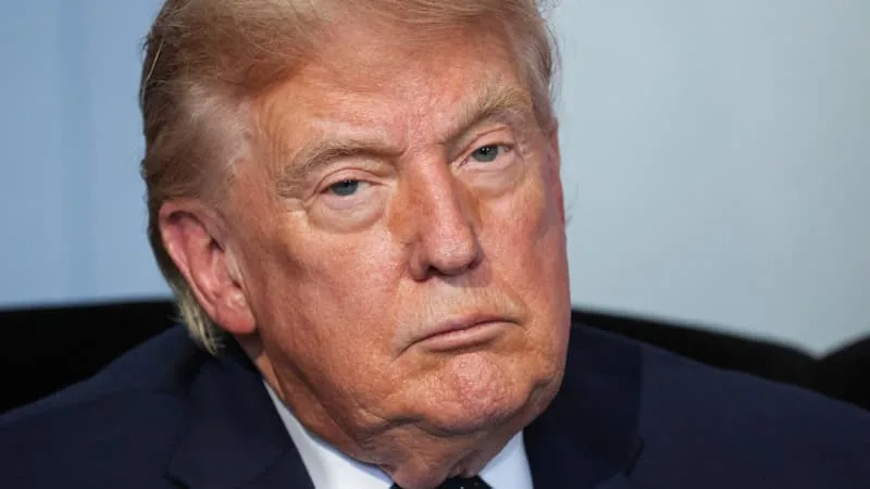 MAINTENANT QUE LES COURS ONT BAISSÉ, QUE « LE PÉTROLE COULE À FLOT », TRUMP PRÊT À SANCTIONNER À NOUVEAU LE PÉTROLE RUSSE