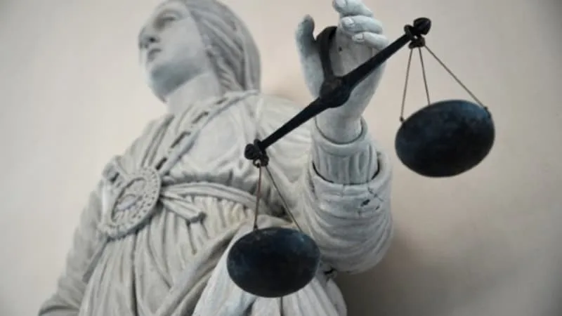 COURRIER RACISTE VISANT DES DÉPUTÉS NOIRS LFI: UNE ENQUÊTE OUVERTE APRÈS LE DÉPÔT D’UNE PLAINTE D’ÉLUS