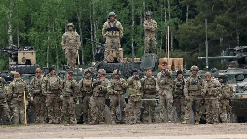 « VERS UNE EUROPE ASSUMANT LA RESPONSABILITÉ PRINCIPALE DE SA DÉFENSE CONVENTIONNELLE »: LES ÉTATS-UNIS LANCENT L’EXAMEN DE LEUR PRÉSENCE MILITAIRE EN EUROPE