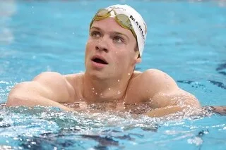 NATATION. « PRONOSTIC PLUTÔT BON » : LES NOUVELLES RASSURANTES SUR LA BLESSURE DE LÉON MARCHAND