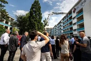 EN IMAGES. « UN PINCEMENT AU CŒUR » : LA BARRE HLM DANS LAQUELLE ELLES ONT GRANDI EST DÉMOLIE À ANGERS