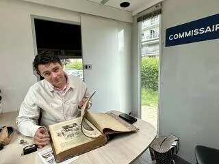 « ÇA CASSE LES CODES » : CE COMMISSAIRE-PRISEUR SILLONNE L’AUVERGNE EN CAMION À LA RECHERCHE DE TRÉSORS OUBLIÉS