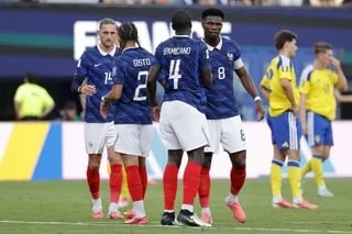 COUPE DU MONDE. « C’EST INCROYABLE » : SIX MILLIONS D’EUROS, NEUF TONNES… UNE IMPORTANTE SAISIE DE MAILLOTS CONTREFAITS