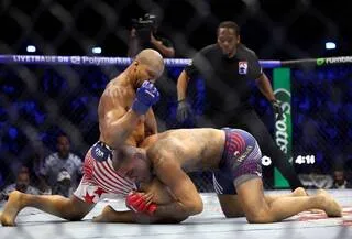 « DES COUPS À L’ARRIÈRE DE LA TÊTE » : DANA WHITE RECONNAÎT L’ILLÉGALITÉ DE CERTAINES FRAPPES DE GANE CONTRE PEREIRA