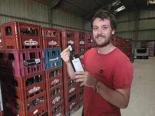 REPORTAGE. CETTE ENTREPRISE BRETONNE VEUT CONSIGNER 1 MILLION ET DEMI DE BOUTEILLES EN VERRE PAR AN