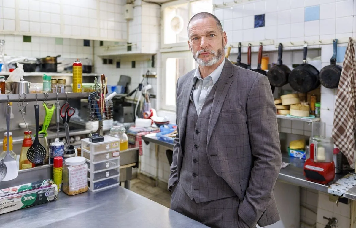 « MON ACCENT EST À COUPER AU COUTEAU »… QUI EST FRED SIRIEIX, LE FRANÇAIS CHOUCHOU DES TÉLÉSPECTATEURS BRITANNIQUES ?