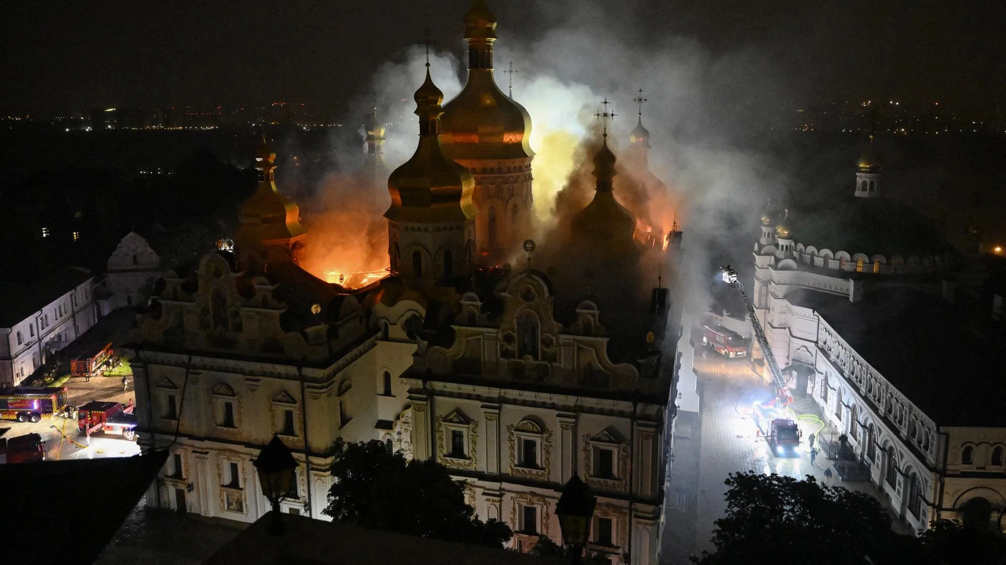 LA GUERRE EN UKRAINE NE FAIBLIT PAS AVEC AU MOINS NEUF MORTS DANS DES FRAPPES MASSIVES DE LA RUSSIE