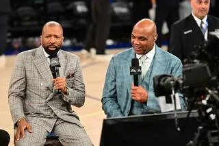 NBA. « L’ÉQUIPE LA PLUS STUPIDE DE L’HISTOIRE » : CHARLES BARKLEY DÉMOLIT LES SPURS APRÈS LA DÉFAITE FACE AUX KNICKS