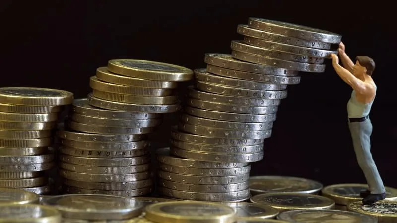 ILS SONT 25,3 MILLIONS DANS LE MONDE ET LEUR PATRIMOINE TOTAL ATTEINT 98.300 MILLIARDS DE DOLLARS: LE NOMBRE DE RICHES ET LEUR FORTUNE À UN SOMMET EN 2025