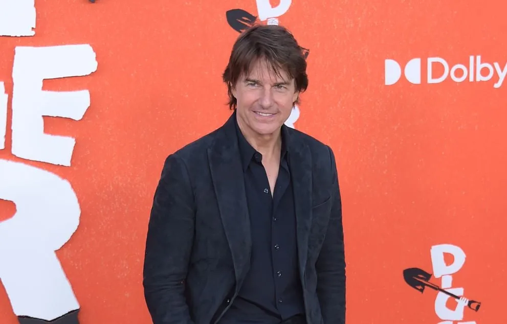 TOM CRUISE VOLE AU SECOURS D’UNE FEMME PAS FRANCHEMENT EN DÉTRESSE