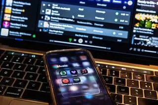 STREAM, BUNDLE, « ÉQUIVALENT VENTE »… POURQUOI ON NE COMPREND PLUS RIEN DANS LES CALCULS DES ÉCOUTES MUSICALES