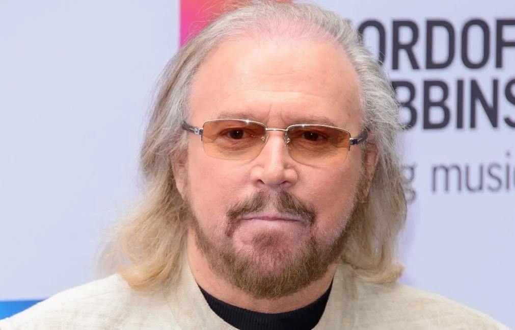 ANNONCÉ MORT SUR LES RÉSEAUX SOCIAUX, LE BEE GEES BARRY GIBB FAIT SAVOIR QU’IL VA TRÈS BIEN