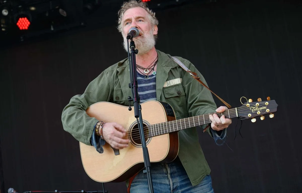 LE CHANTEUR ET MUSICIEN IRLANDAIS GLEN HANSARD EST DÉCÉDÉ À L’ÂGE DE 56 ANS