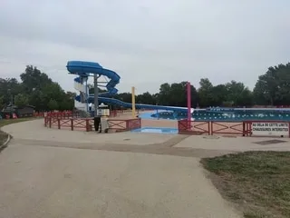 « 20 000 PERSONNES EN 20 JOURS » : CE QUE L’ON SAIT DE LA BACTÉRIE À L’ORIGINE DE LA FERMETURE D’UNE PISCINE TRÈS PRISÉE