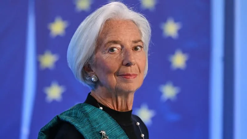 FRANCFORT EST LA PREMIÈRE DES GRANDES BANQUES CENTRALES À DÉGAINER: APRÈS UN AN SANS MOUVEMENT, LA BCE RELÈVE SES TAUX DIRECTEURS FACE À L’ACCÉLÉRATION DE L’INFLATION DANS LA ZONE EURO