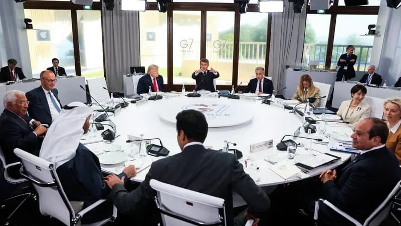 « IL FAIT SEMBLANT D’ÊTRE CONTENT », L’ÉMIR DU QATAR CHAMBRE MACRON SUR LE BACK-TO-BACK DU PSG EN LIGUE DES CHAMPIONS AU G7 D’ÉVIAN