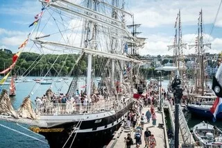 DANS LE FINISTÈRE, OÙ VOIR LE RETOUR SPECTACULAIRE DES CHALUTIERS ET LE DÉBARQUEMENT DU POISSON FRAIS ?