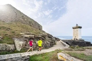 DÉCOUVREZ LE TRAIL QUI FAIT COURIR LA FRANCE JUSQU’À LA POINTE DE LA BRETAGNE