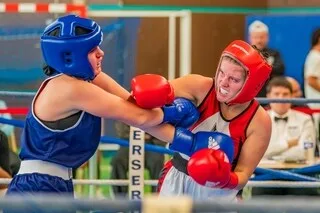 BOXE. DE L’INTENSITÉ ET PLUS D’UNE CENTAINE DE COMBATS AU TOURNOI FÉMININ DES BRUYÈRES
