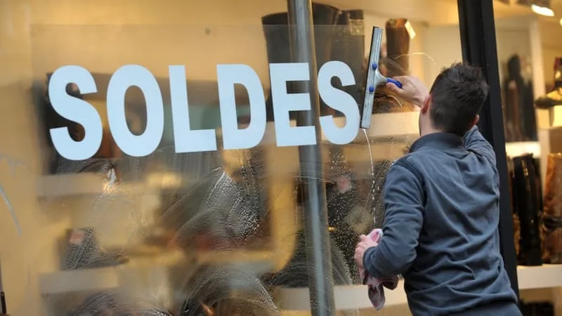DES SOLDES D’ÉTÉ DÉCEVANTS POUR LES PROFESSIONNELS, LA PROLONGATION DE LA PÉRIODE « N’A PAS CHANGÉ LA DONNE »