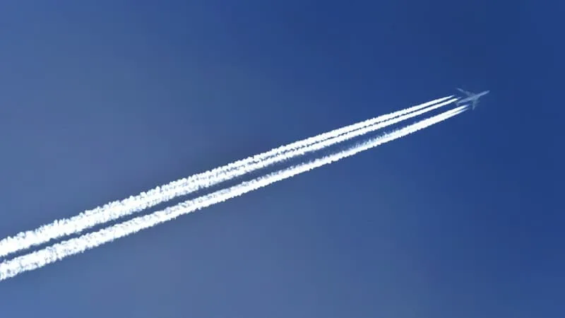 DE 45 MILLIARDS DE DOLLARS EN 2025 À 23 MILLIARDS CETTE ANNÉE: MALGRÉ UN TRAFIC ATTENDU EN HAUSSE, LES COMPAGNIES AÉRIENNES PRÉVOIENT DES BÉNÉFICES RÉDUITS DE MOITIÉ EN 2026 À CAUSE DE LA GUERRE AU MOYEN-ORIENT
