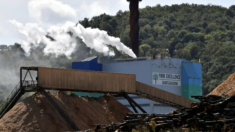 « UNE NOUVELLE ENTITÉ QUI REPRENDRA L’INTÉGRALITÉ DES SALARIÉS »: DES DIRIGEANTS DE FIBRE EXCELLENCE DÉPOSENT UNE OFFRE POUR REPRENDRE LE GROUPE PROPRIÉTAIRE DES DEUX DERNIÈRES USINES DE PÂTE À PAPIER DE FRANCE