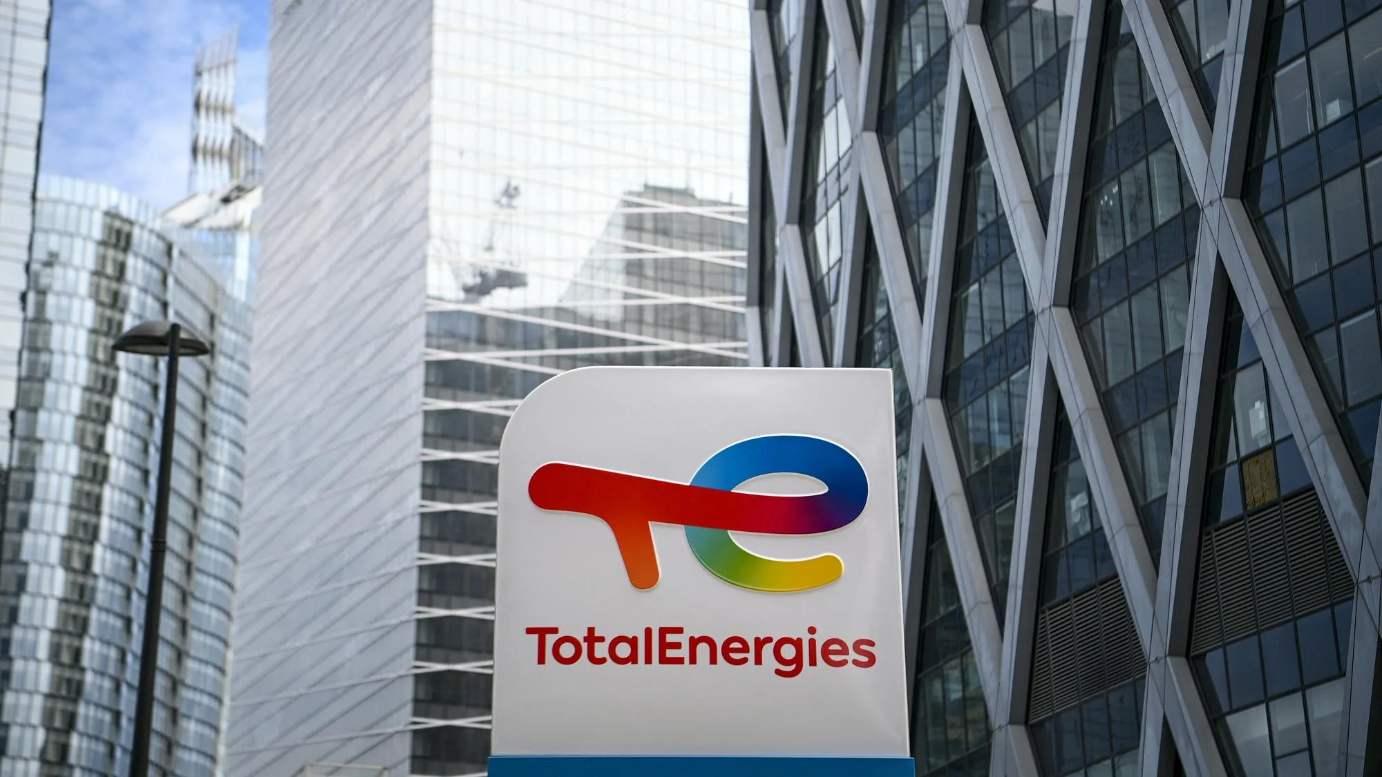 LE COUP DE PRESSION DE TOTALENERGIES FACE À LA PERSPECTIVE D’UNE NOUVELLE TAXE