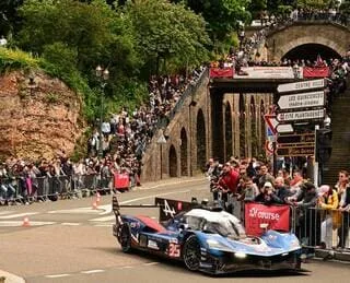EN IMAGES. 24H DU MANS 2026 : VOIR ET ENTENDRE LES VOITURES DE COURSE EN CENTRE-VILLE, « C’EST MAGIQUE ! »
