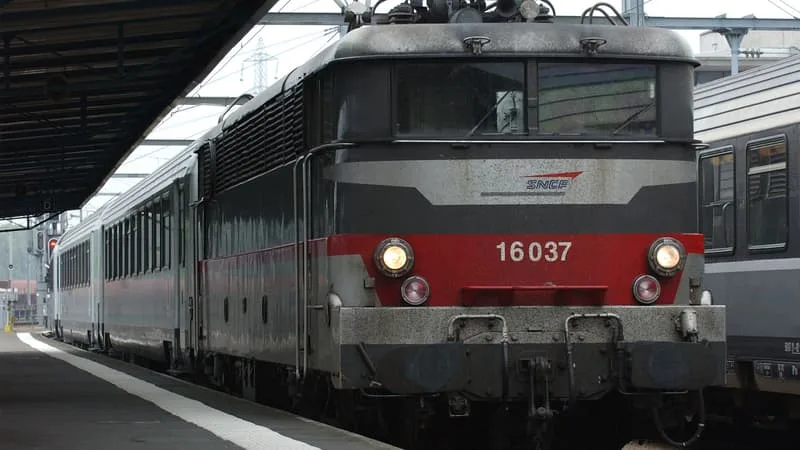 CANICULE: POURQUOI LA SNCF ANNULE-T-ELLE DES TRAINS INTERCITÉS CE JEUDI ET VENDREDI?
