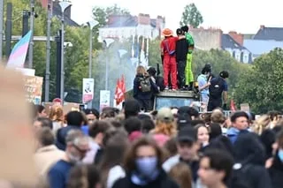 ENTRETIEN. APRÈS LES VIOLENCES DU 17 OCTOBRE, « EMMANUEL MACRON SERAIT FONDÉ À PRENDRE DES INITIATIVES »
