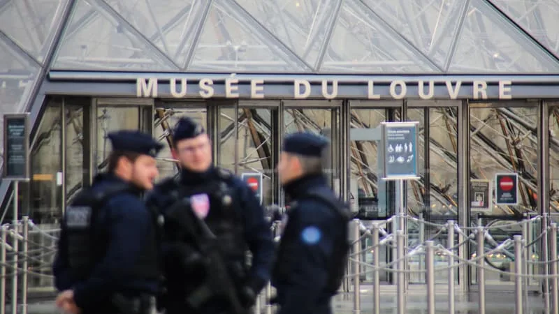 APRÈS LE CASSE DU LOUVRE ET PLUSIEURS AUTRES VOLS, LE MINISTÈRE DE LA CULTURE ESTIME QUE LES OBJETS « LES PLUS VULNÉRABLES » DES MUSÉES DOIVENT ÊTRE « MIS À L’ABRI »