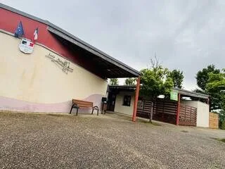 « DES GESTES BRUTAUX, VIOLENTS » : UNE ENQUÊTE OUVERTE APRÈS LA SUSPENSION D’UN INSTITUTEUR DE MATERNELLE EN BRETAGNE