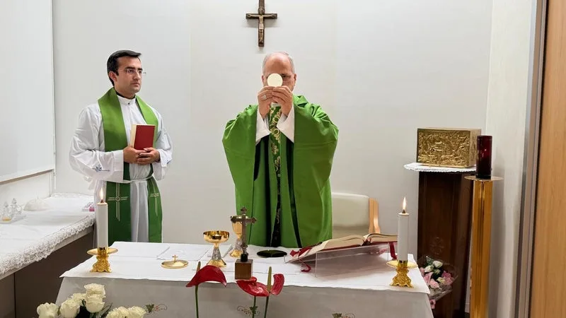 « REMERCIER L’ENSEMBLE DU PERSONNEL »: LE PAPE LÉON XIV CÉLÈBRE UNE MESSE DANS L’HÔPITAL OÙ IL A ÉTÉ OPÉRÉ