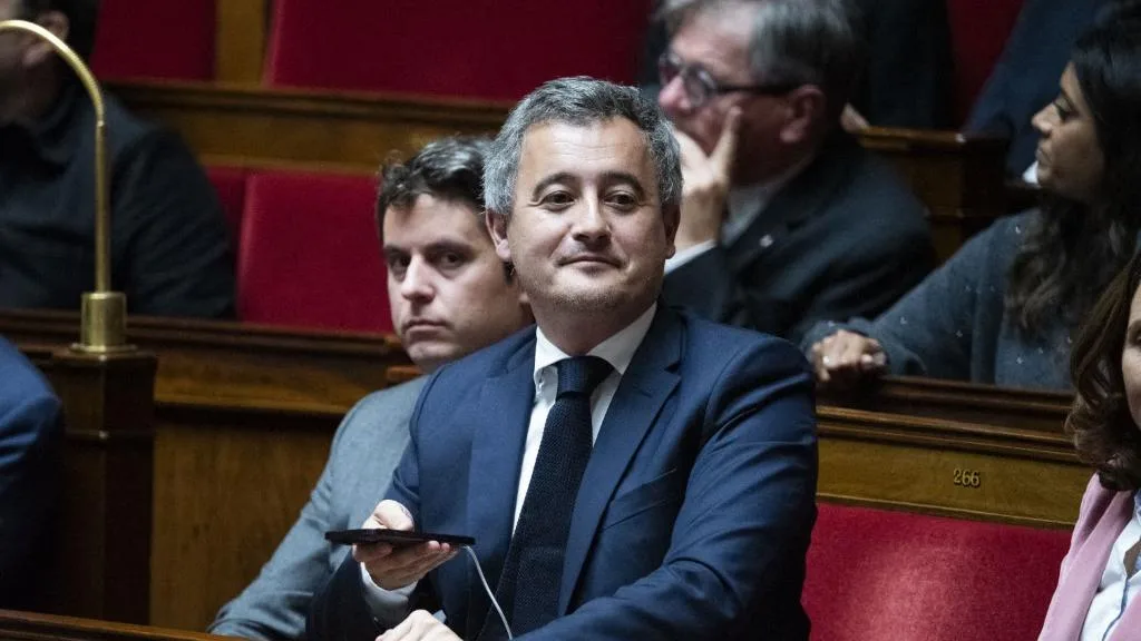 ATTAL ENCENSE HOLLANDE POUR MIEUX TAPER SUR PHILIPPE… ET SE FAIT RECADRER PAR DARMANIN