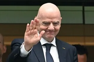 « VENTE DE LA COUPE DU MONDE » : FACE AUX CRITIQUES, GIANNI INFANTINO PREND LA PAROLE POUR DÉFENDRE SON PROJET