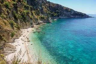 VACANCES : EN QUÊTE DE TRANQUILLITÉ ? VOICI CINQ DESTINATIONS EN EUROPE POUR FUIR LA FOULE CET ÉTÉ