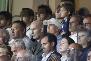 ÉQUIPE DE FRANCE. 23 PERSONNES, UN NOUVEAU PRÉPARATEUR PHYSIQUE… LE STAFF COMPLET DE ZIDANE OFFICIALISÉ