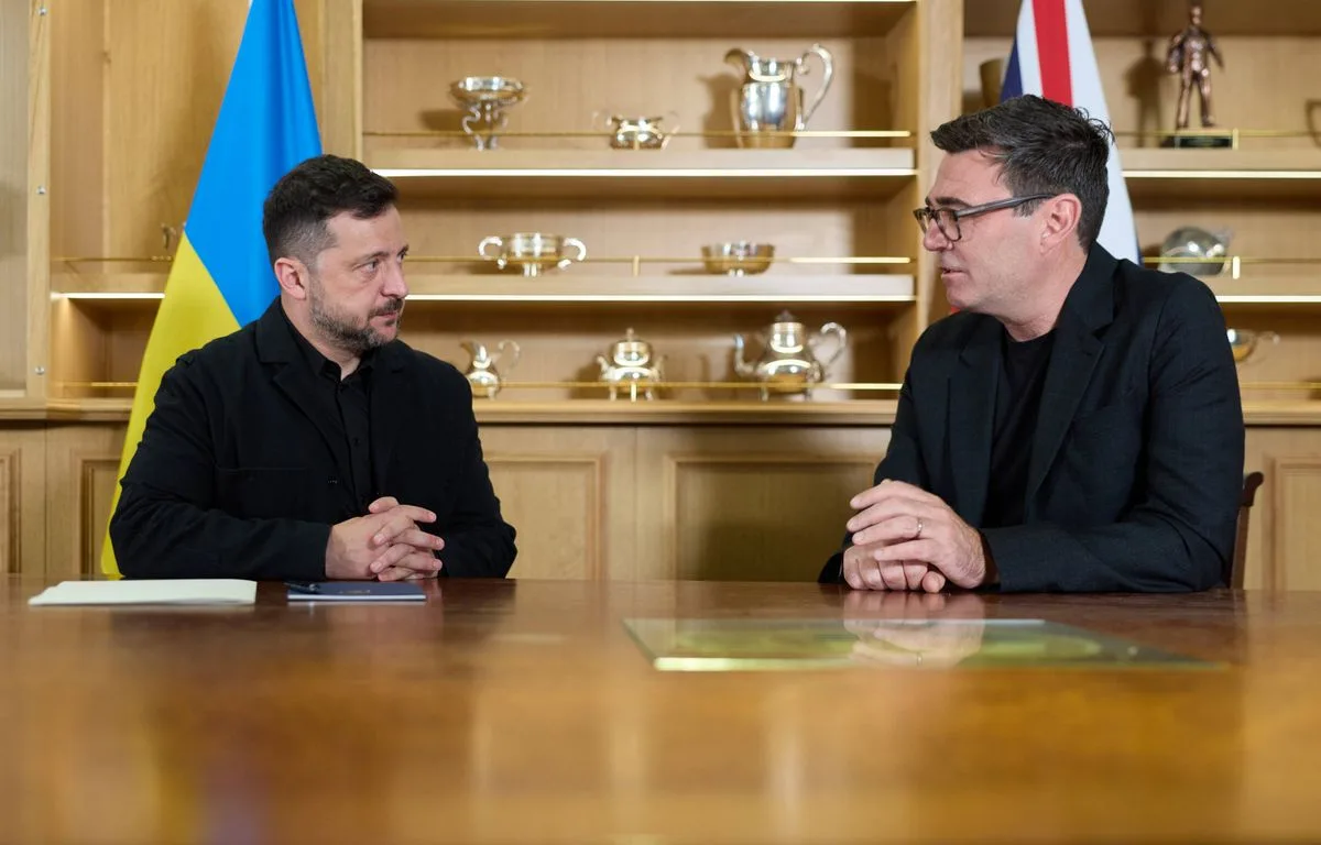 GUERRE EN UKRAINE : ZELENSKY RENCONTRE BURNHAM, POUTINE AUGMENTE SON ARMÉE