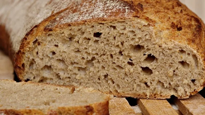UN BOULANGER A-T-IL LE DROIT DE VOUS FAIRE PAYER VOTRE PAIN PLUS CHER PARCE QU’IL EST TRANCHÉ?