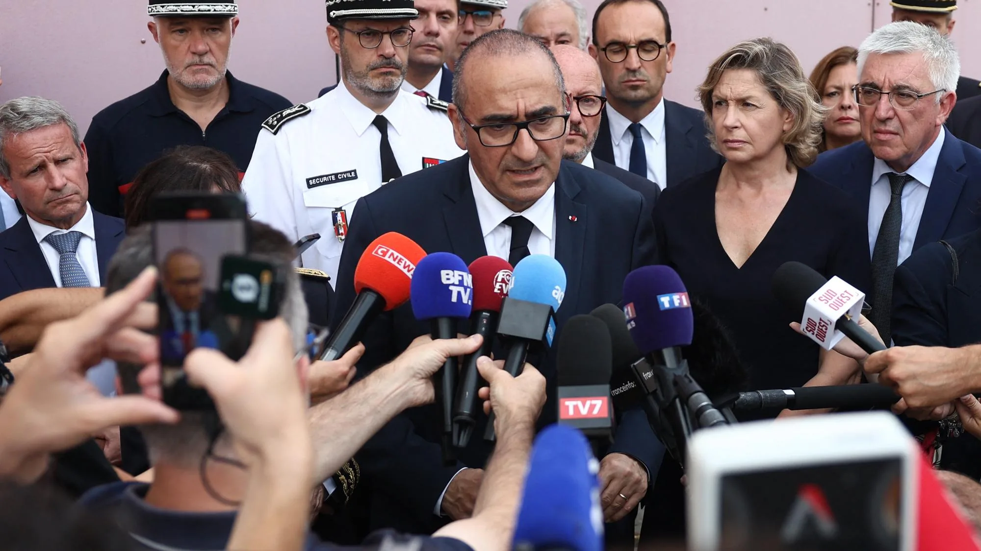 APRÈS DIX JOURS DE COMBAT, L’INCENDIE EN GIRONDE EST ENFIN FIXÉ, ANNONCE LAURENT NUÑEZ