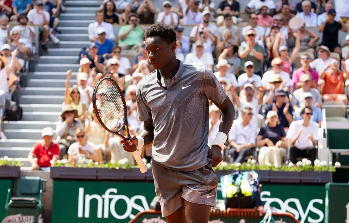 EN DIRECT ROLAND-GARROS 2026 : KOUAME ET PARRY POUR UN 8E DE FINALE, LA FINALE DU PSG EN TOILE DE FOND… SUIVEZ CE SAMEDI DE DINGUE AVEC NOUS
