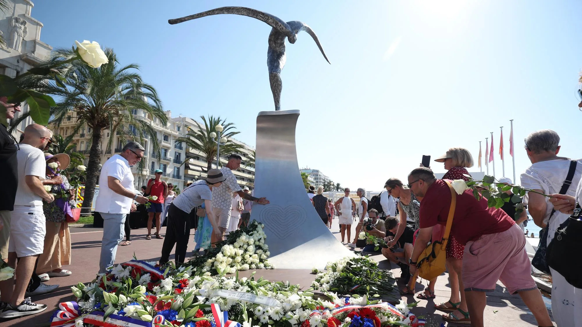 ATTENTAT DE NICE : L’HISTOIRE DU CŒUR ET DE L’ANGE, CES DEUX MONUMENTS EN HOMMAGE AUX VICTIMES DU 14 JUILLET 2016