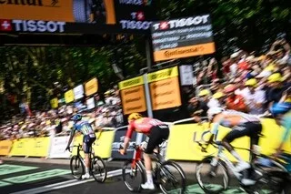 TOUR DE FRANCE. L’ÉDITION 2026 DEVIENT LA PLUS RAPIDE DE L’HISTOIRE ET PULVÉRISE LE PRÉCÉDENT RECORD