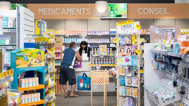 INFO BFM BUSINESS. LES PLAFONDS DES FRANCHISES MÉDICALES DOUBLERONT DÈS LE MOIS D’OCTOBRE ET RAPPORTERONT 500 MILLIONS D’EUROS À LA SÉCU POUR L’ANNÉE 2026