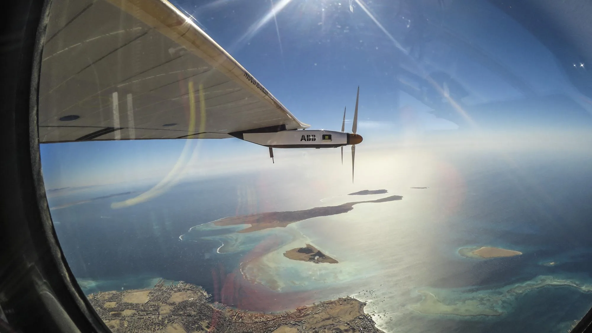 SOLAR IMPULSE 2, L’AVION DE BERTRAND PICCARD TRANSFORMÉ EN DRONE, S’EST ÉCRASÉ EN MER