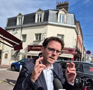 « ÇA A ÉTÉ UN CHOC » : LE MAIRE DE ROUEN ANNONCE UNE RÉCIDIVE DE SON CANCER, MAIS CONTINUE SES ACTIVITÉS