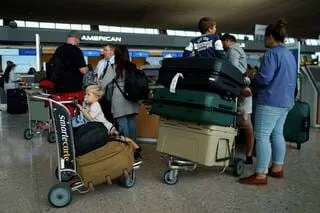 L’ADMINISTRATION TRUMP AUGMENTE LE QUOTA DE RÉFUGIÉS POUR ACCUEILLIR 10 000 SUD-AFRICAINS BLANCS SUPPLÉMENTAIRES